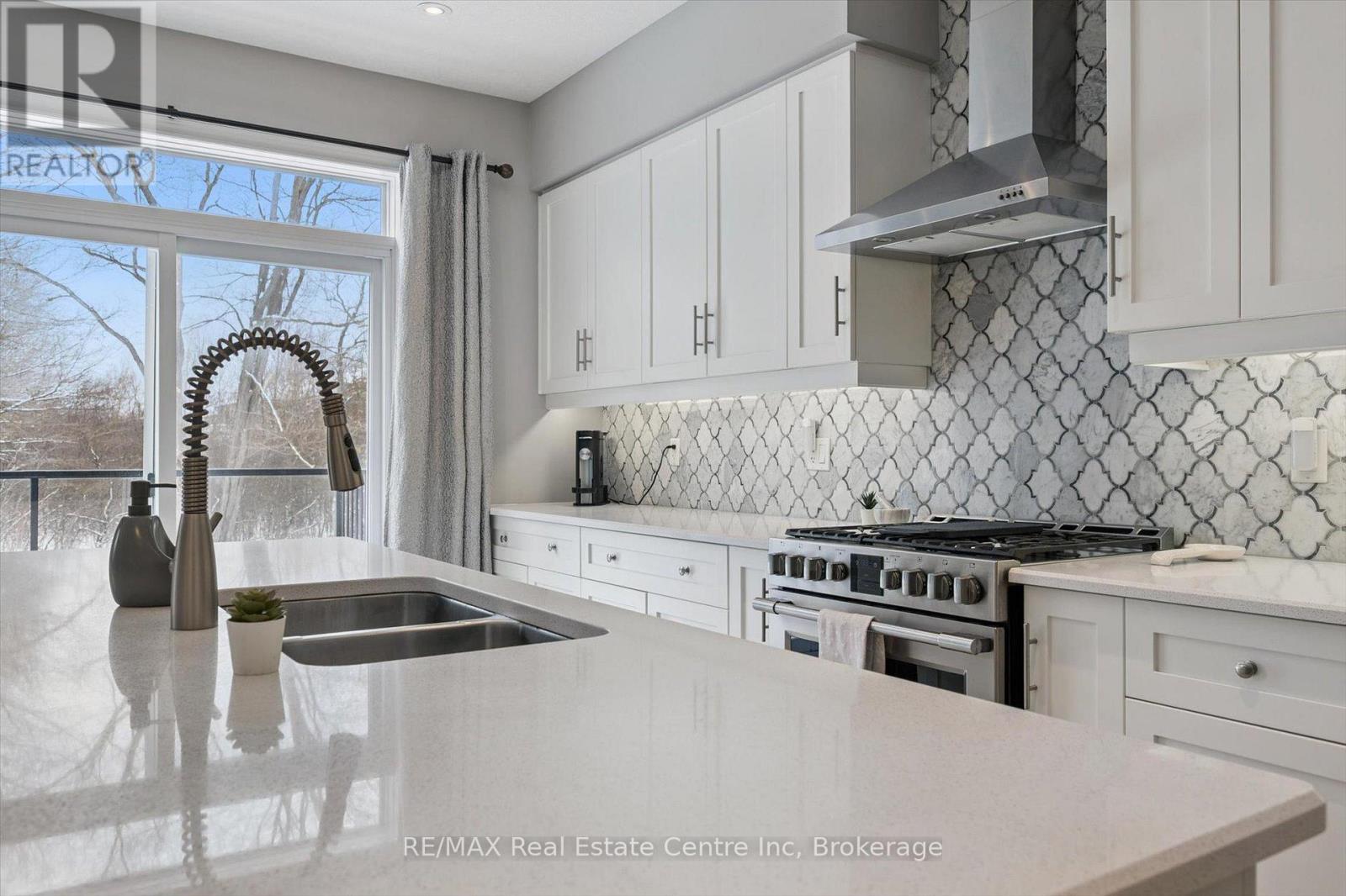 111 Ambrous Crescent, Guelph, Ontario  N1G 0E4 - Photo 5 - X12824766