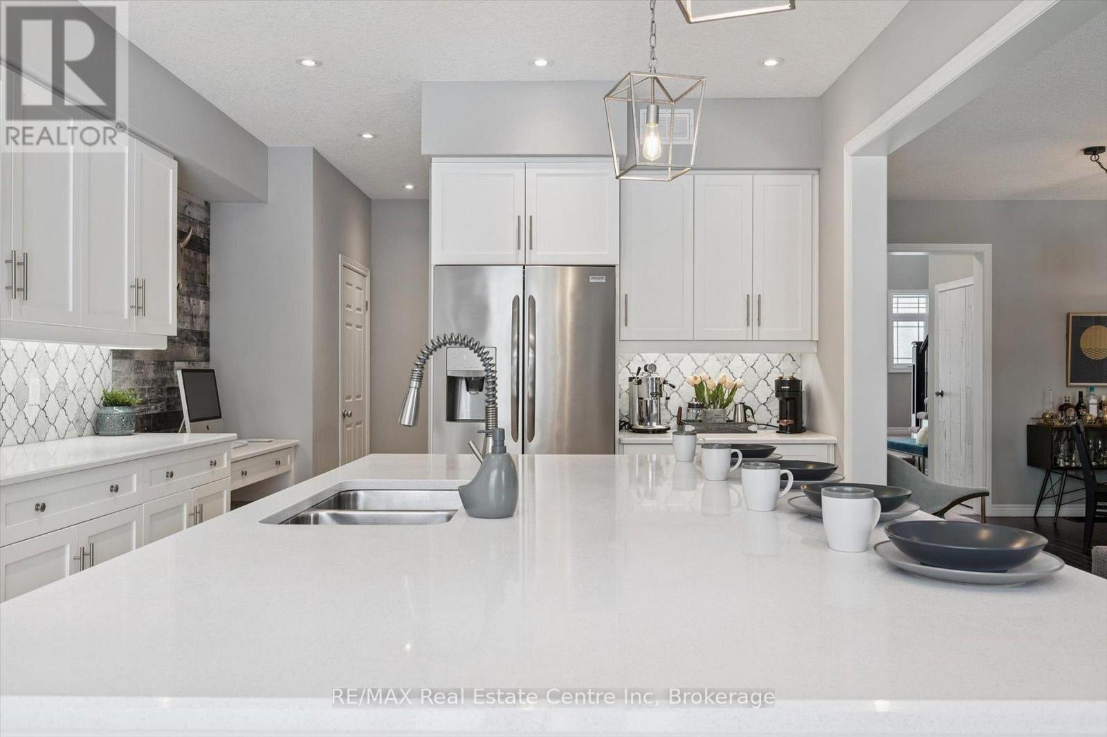 111 Ambrous Crescent, Guelph, Ontario  N1G 0E4 - Photo 6 - X12824766