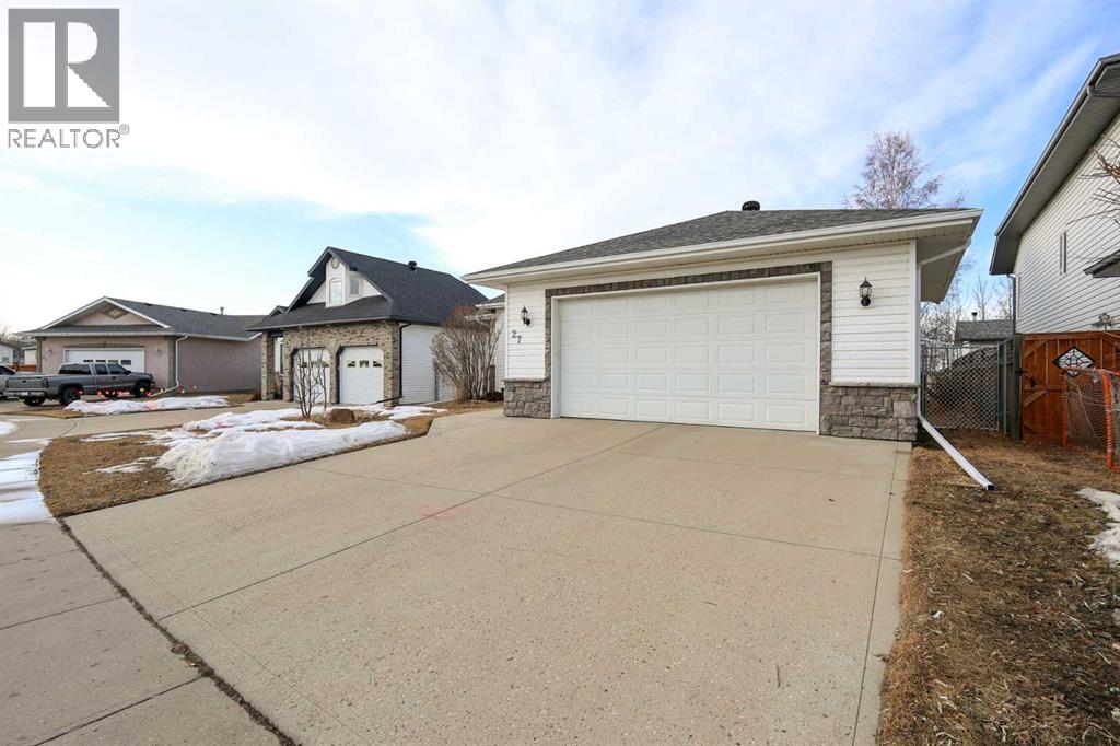 27 Falcon Crescent, Sylvan Lake, Alberta T4S 1Z2 - Photo 2 - A2286694