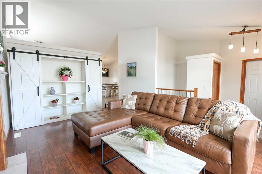 27 Falcon Crescent, Sylvan Lake, Alberta T4S 1Z2 - Photo 6 - A2286694