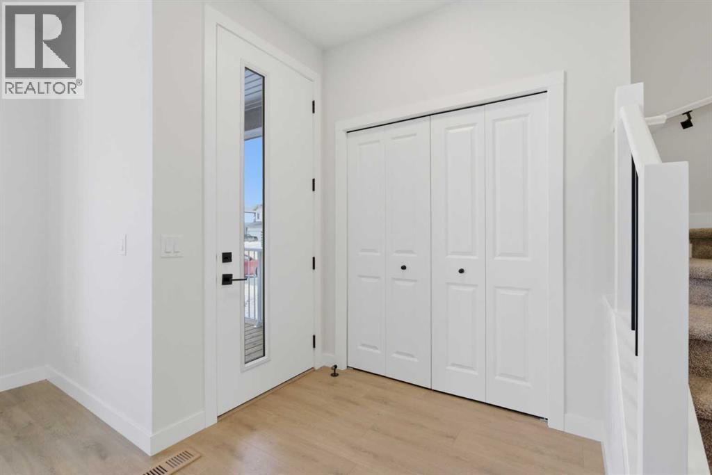 35 Belvedere Crescent Se, Calgary, Alberta  T2A 7Z9 - Photo 8 - A2289159