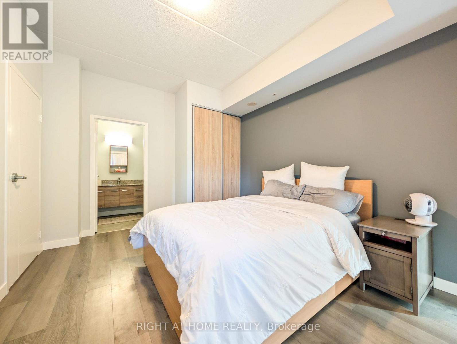 801 - 318 Spruce Street, Waterloo, Ontario  N2L 0E9 - Photo 11 - X12829266