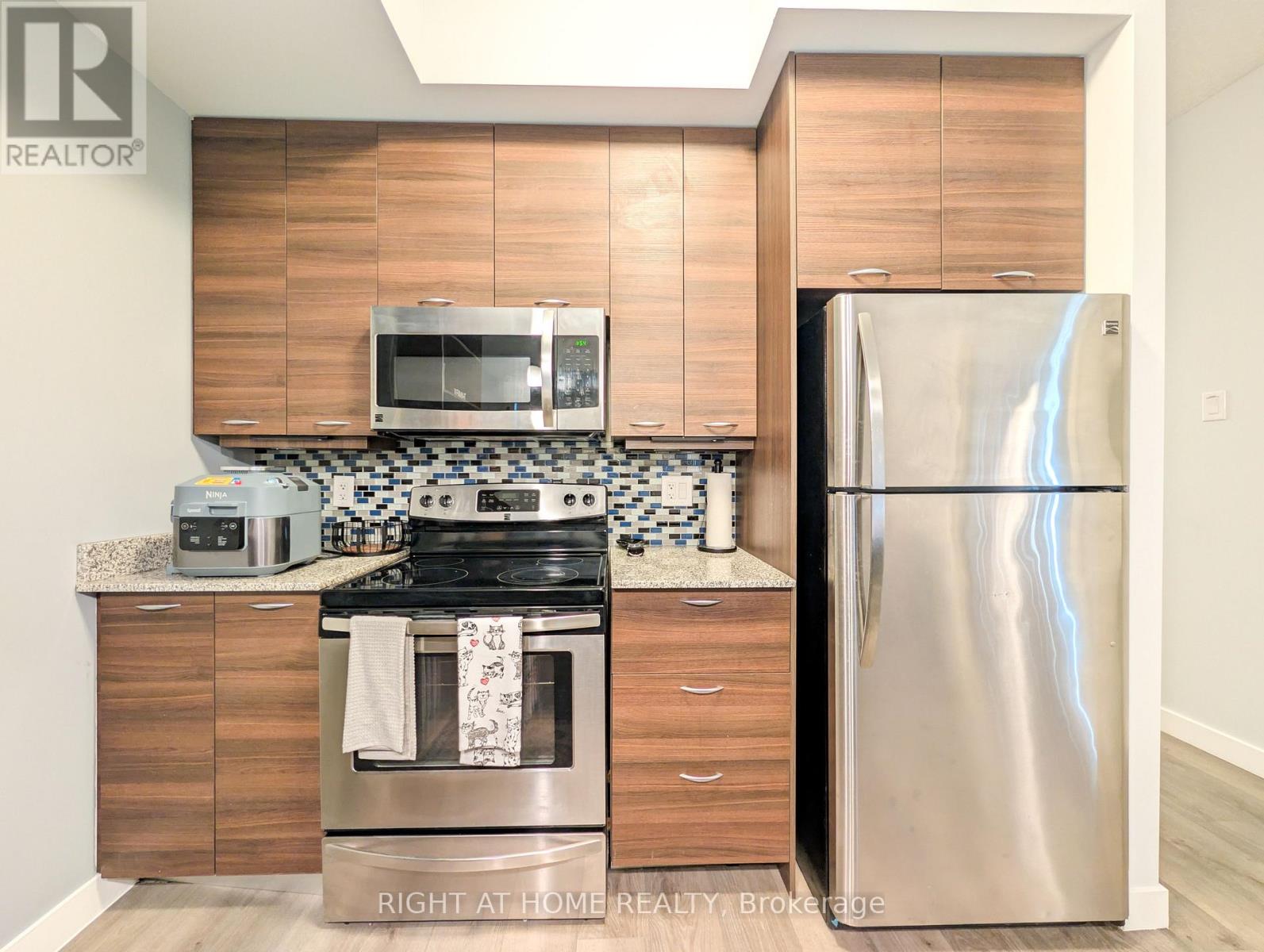 801 - 318 Spruce Street, Waterloo, Ontario  N2L 0E9 - Photo 28 - X12829266