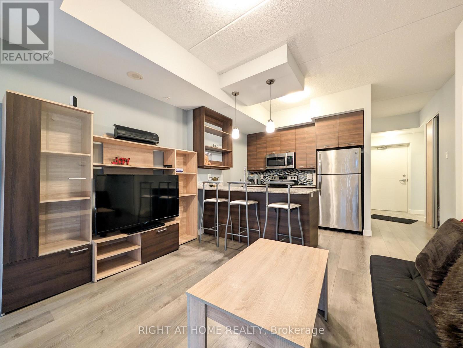 801 - 318 Spruce Street, Waterloo, Ontario  N2L 0E9 - Photo 4 - X12829266