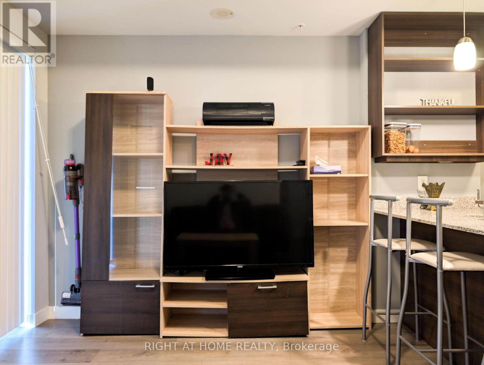 801 - 318 Spruce Street, Waterloo, Ontario  N2L 0E9 - Photo 7 - X12829266