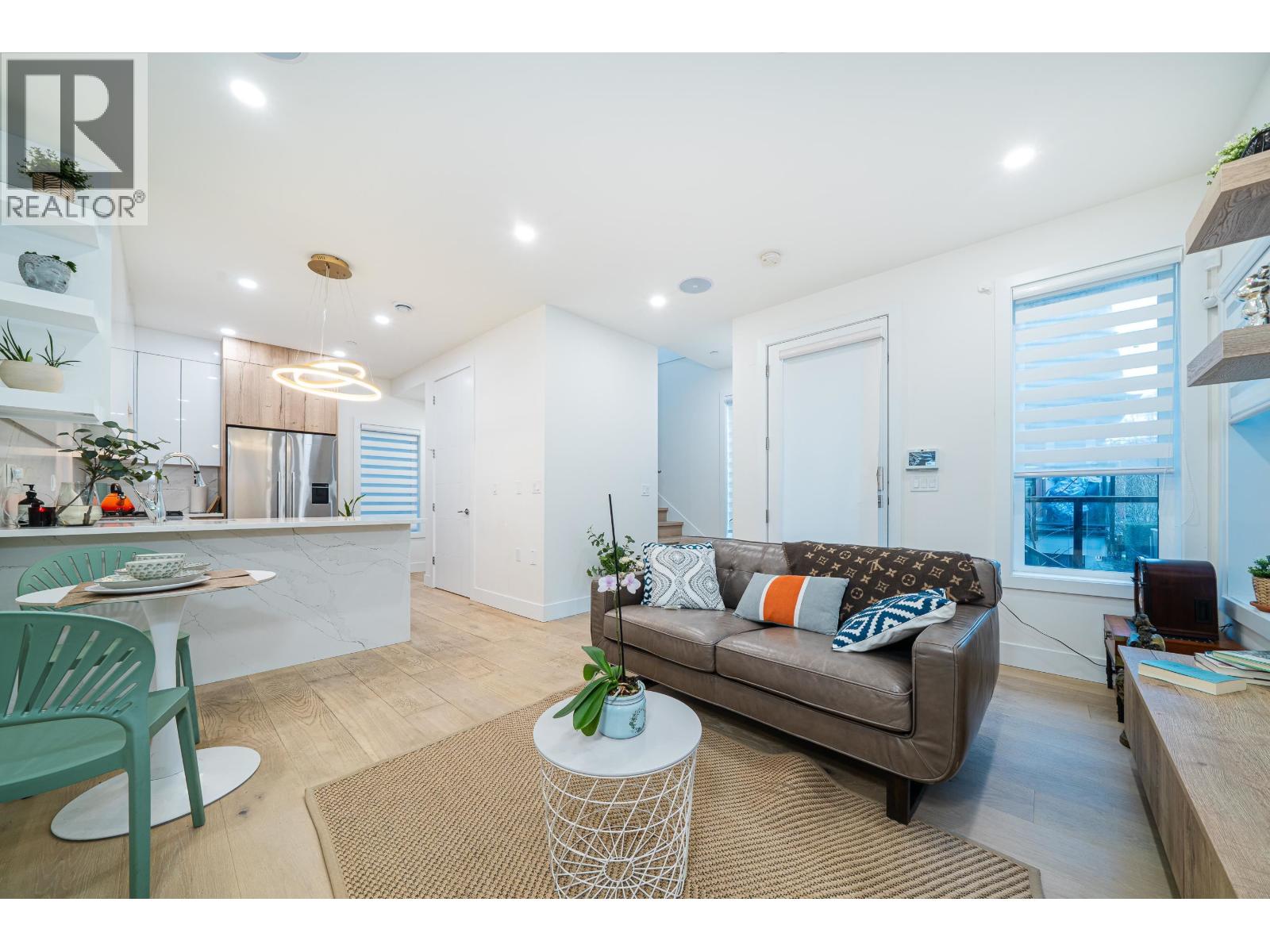 1 369 E 16th Avenue, Vancouver, British Columbia  V5T 2T7 - Photo 1 - R3094195