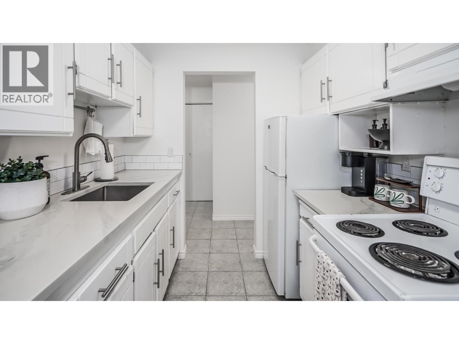 314 590 Whiting Way, Coquitlam, British Columbia  V3J 3R9 - Photo 6 - R3094384