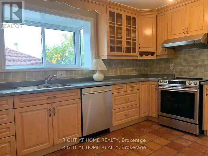 23 Fenelon Drive, Toronto, Ontario  M3A 3K2 - Photo 4 - C12829286