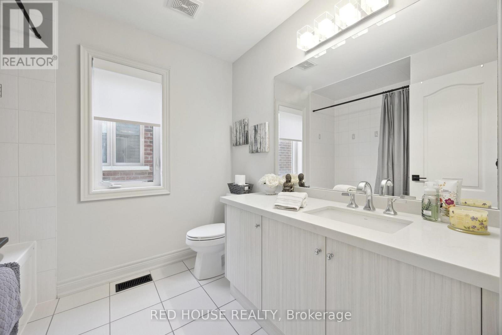 74 Mcdonnell Crescent, Bradford West Gwillimbury, Ontario  L3Z 0S7 - Photo 21 - N12684044