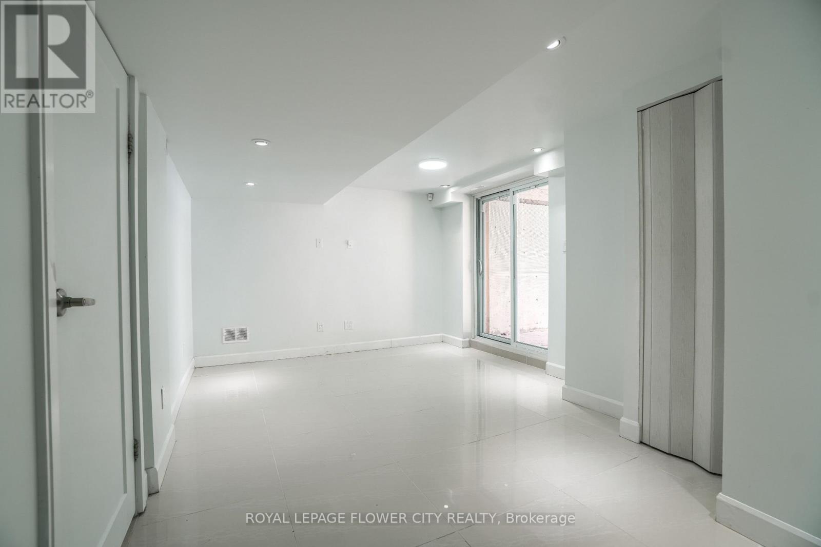 Basement - 12 Gondola Crescent, Brampton, Ontario  L6S 1W6 - Photo 8 - W12829284