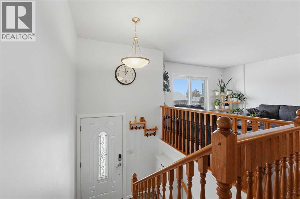 85 Silver Drive, Blackfalds, Alberta T0M 0J0 - Photo 2 - A2288407