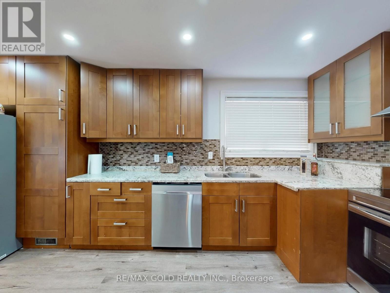 189 Kingsview Boulevard, Toronto, Ontario  M9R 1V7 - Photo 17 - W12828672