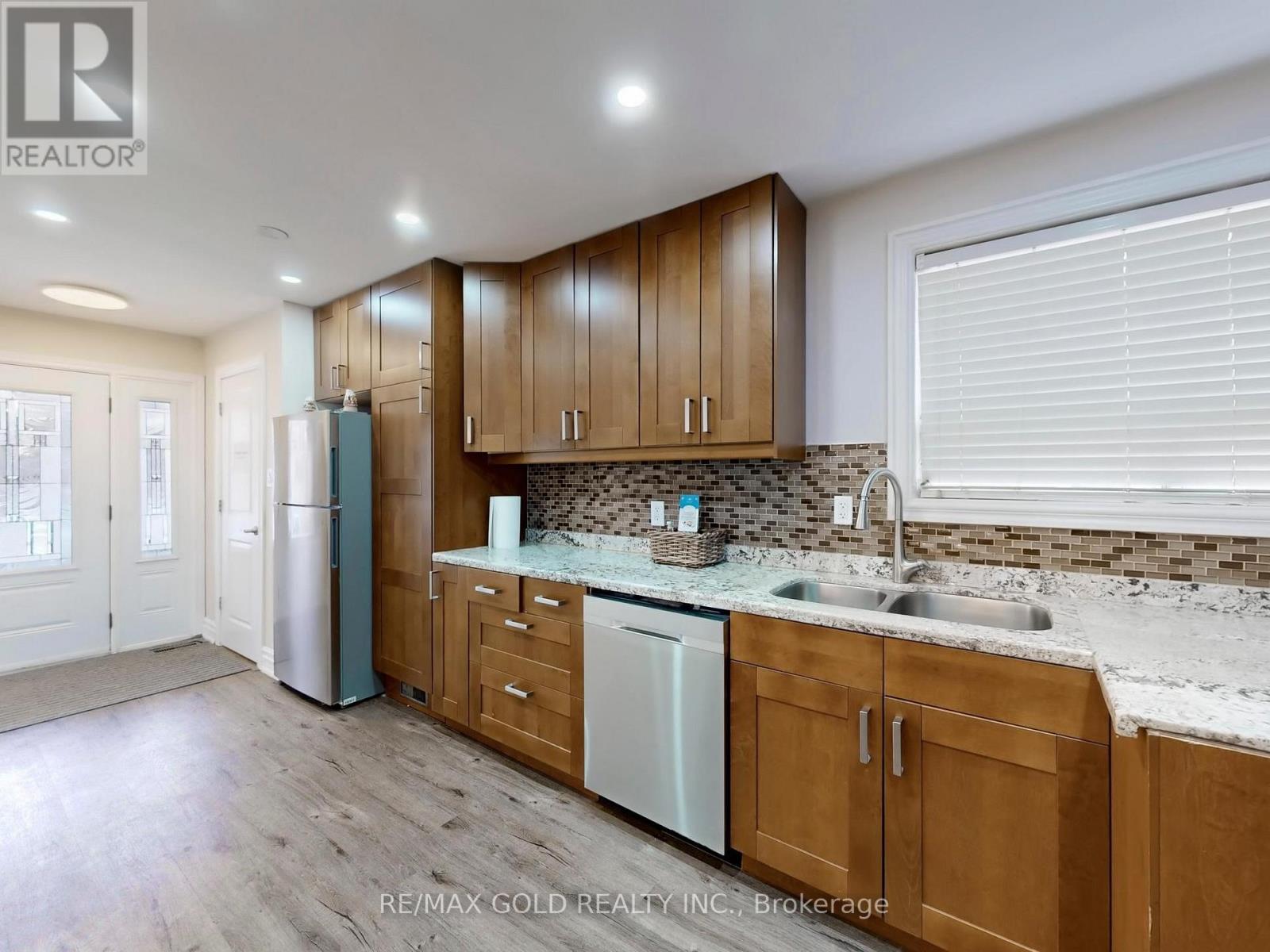 189 Kingsview Boulevard, Toronto, Ontario  M9R 1V7 - Photo 18 - W12828672