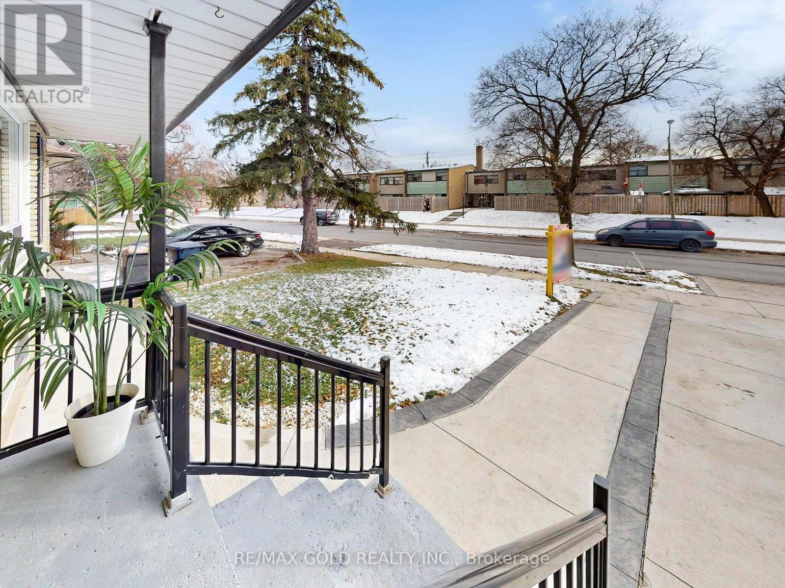 189 Kingsview Boulevard, Toronto, Ontario  M9R 1V7 - Photo 4 - W12828672