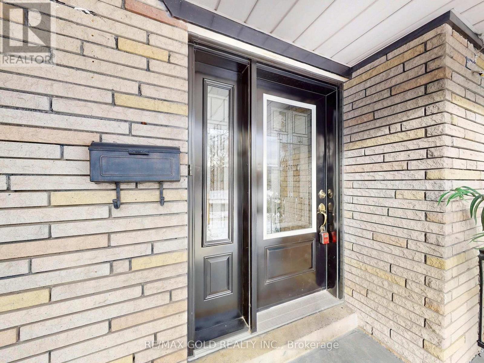 189 Kingsview Boulevard, Toronto, Ontario  M9R 1V7 - Photo 5 - W12828672