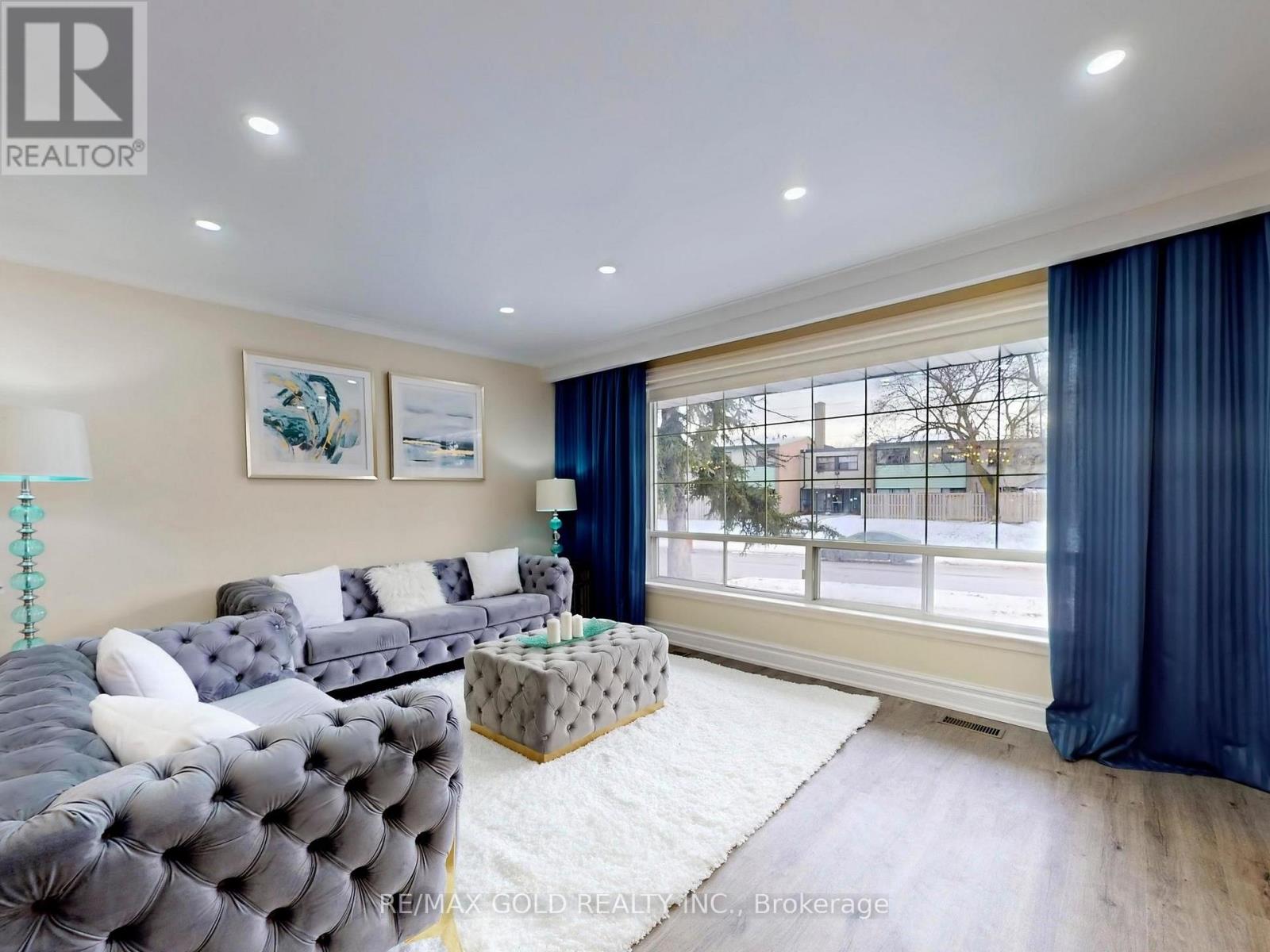 189 Kingsview Boulevard, Toronto, Ontario  M9R 1V7 - Photo 6 - W12828672