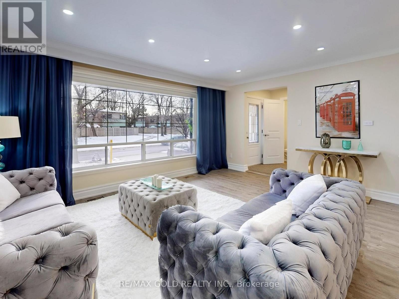 189 Kingsview Boulevard, Toronto, Ontario  M9R 1V7 - Photo 8 - W12828672