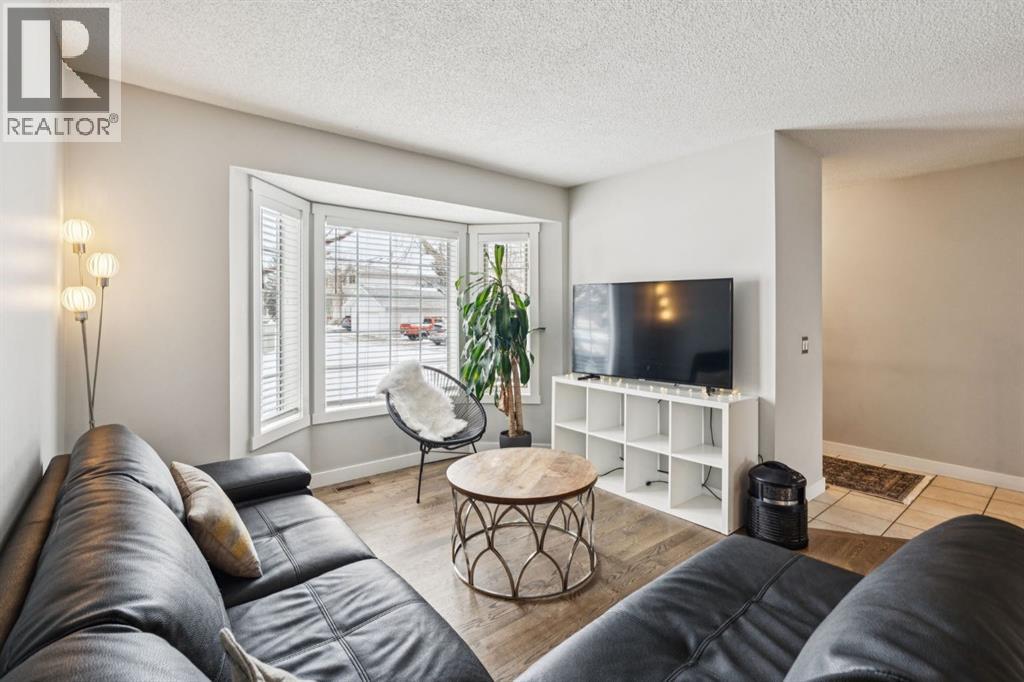 11 Bedford Manor Ne, Calgary, Alberta  T3K 4B8 - Photo 1 - A2288839