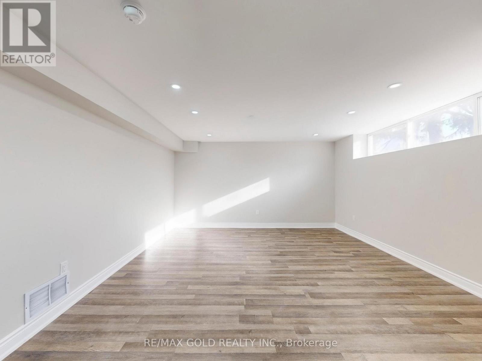 189 Kingsview Boulevard, Toronto, Ontario  M9R 1V7 - Photo 35 - W12828672