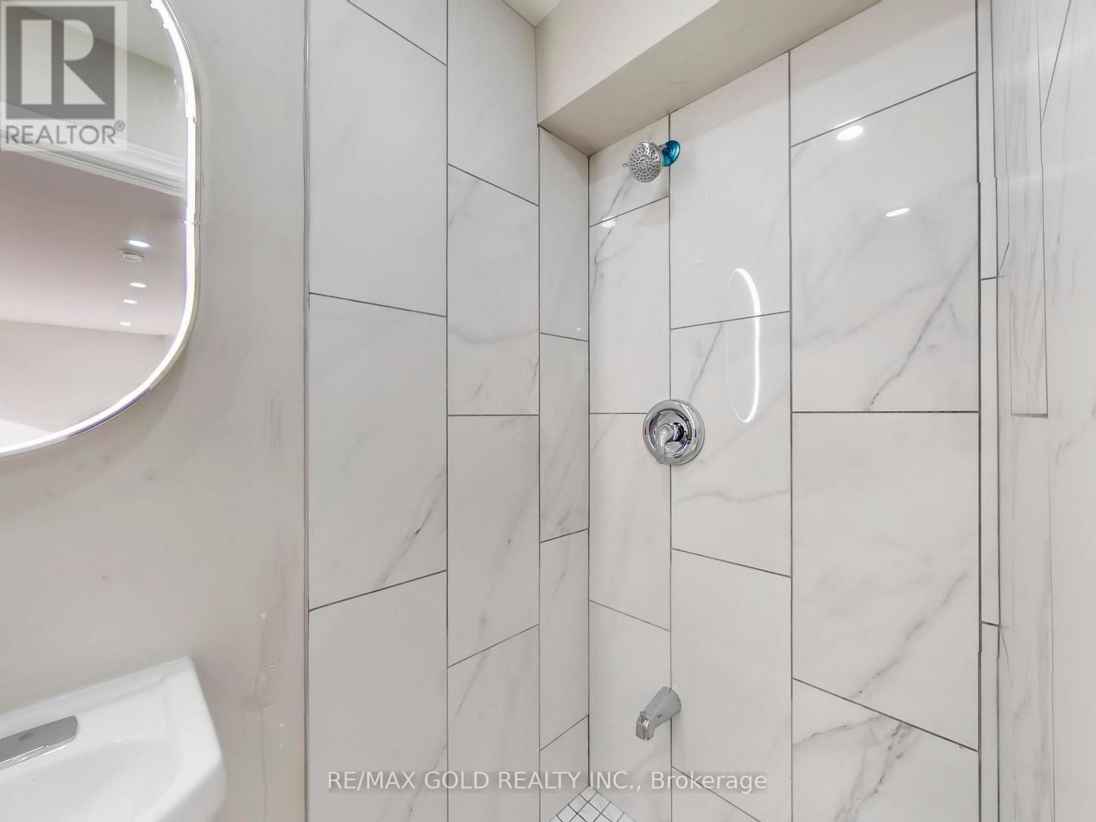 189 Kingsview Boulevard, Toronto, Ontario  M9R 1V7 - Photo 38 - W12828672