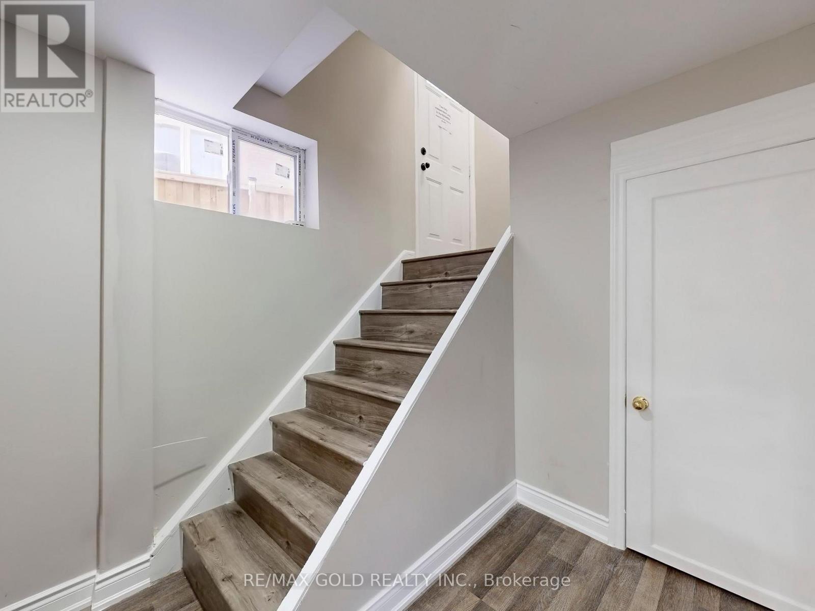 189 Kingsview Boulevard, Toronto, Ontario  M9R 1V7 - Photo 32 - W12828672