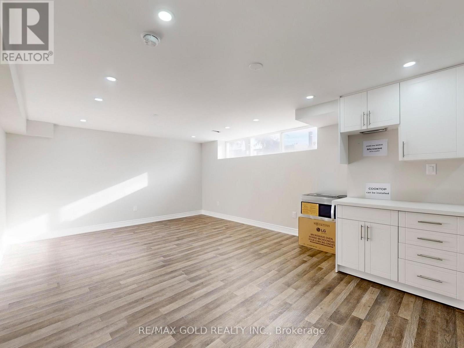 189 Kingsview Boulevard, Toronto, Ontario  M9R 1V7 - Photo 34 - W12828672