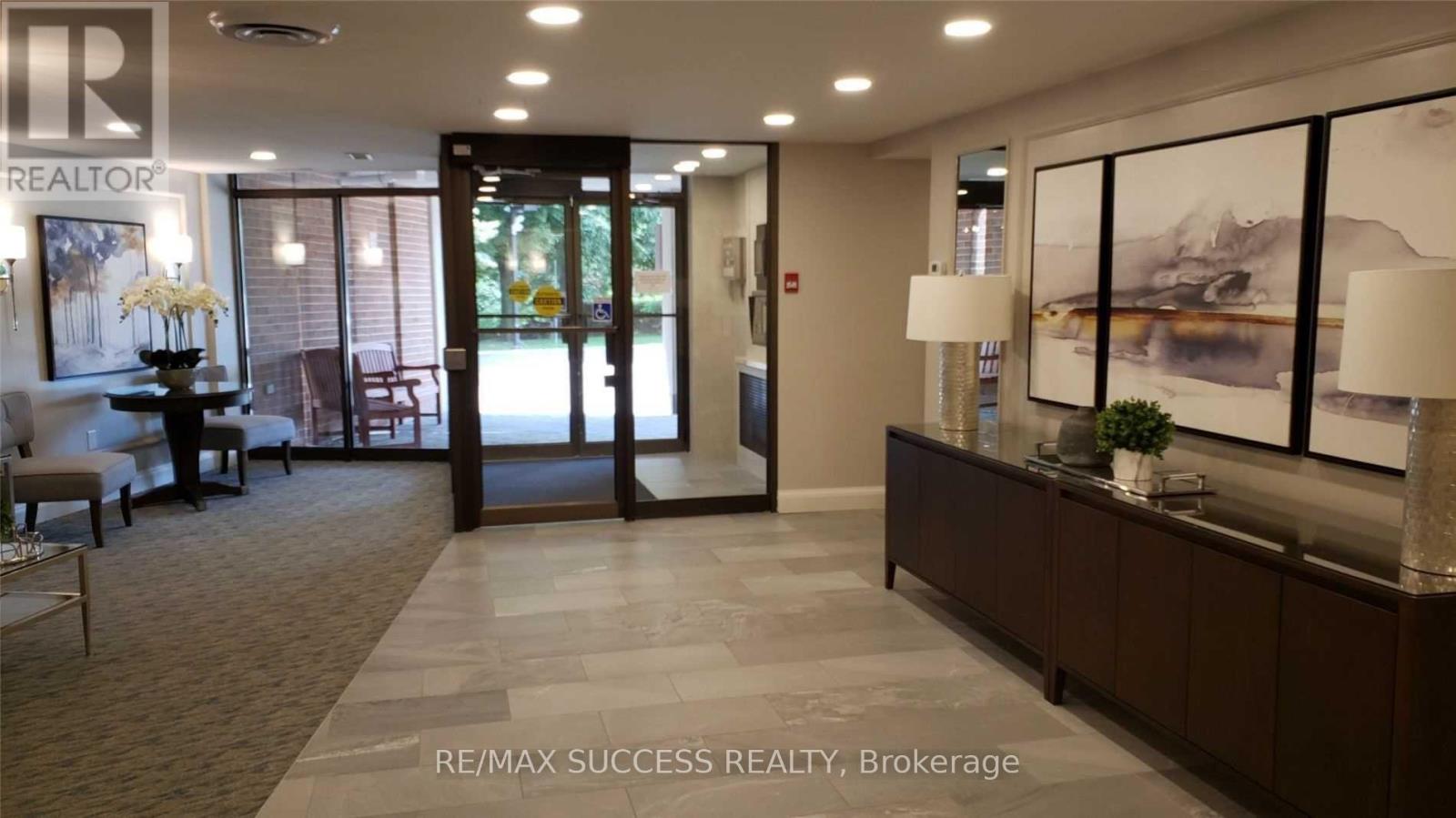 408 - 1230 Marlborough Court, Oakville, Ontario  L6H 3K6 - Photo 3 - W12829292