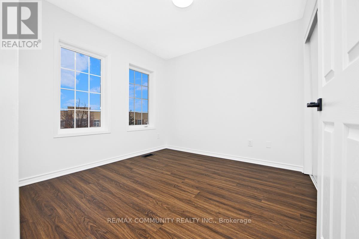 1049 Kennedy Circle, Milton, Ontario  L9T 5S5 - Photo 12 - W12829302