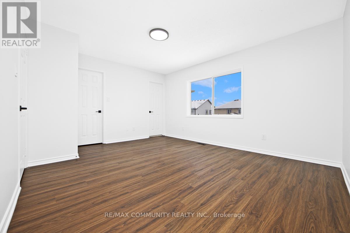 1049 Kennedy Circle, Milton, Ontario  L9T 5S5 - Photo 13 - W12829302