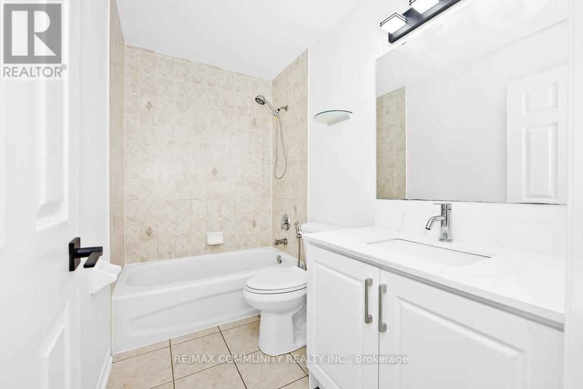 1049 Kennedy Circle, Milton, Ontario  L9T 5S5 - Photo 14 - W12829302