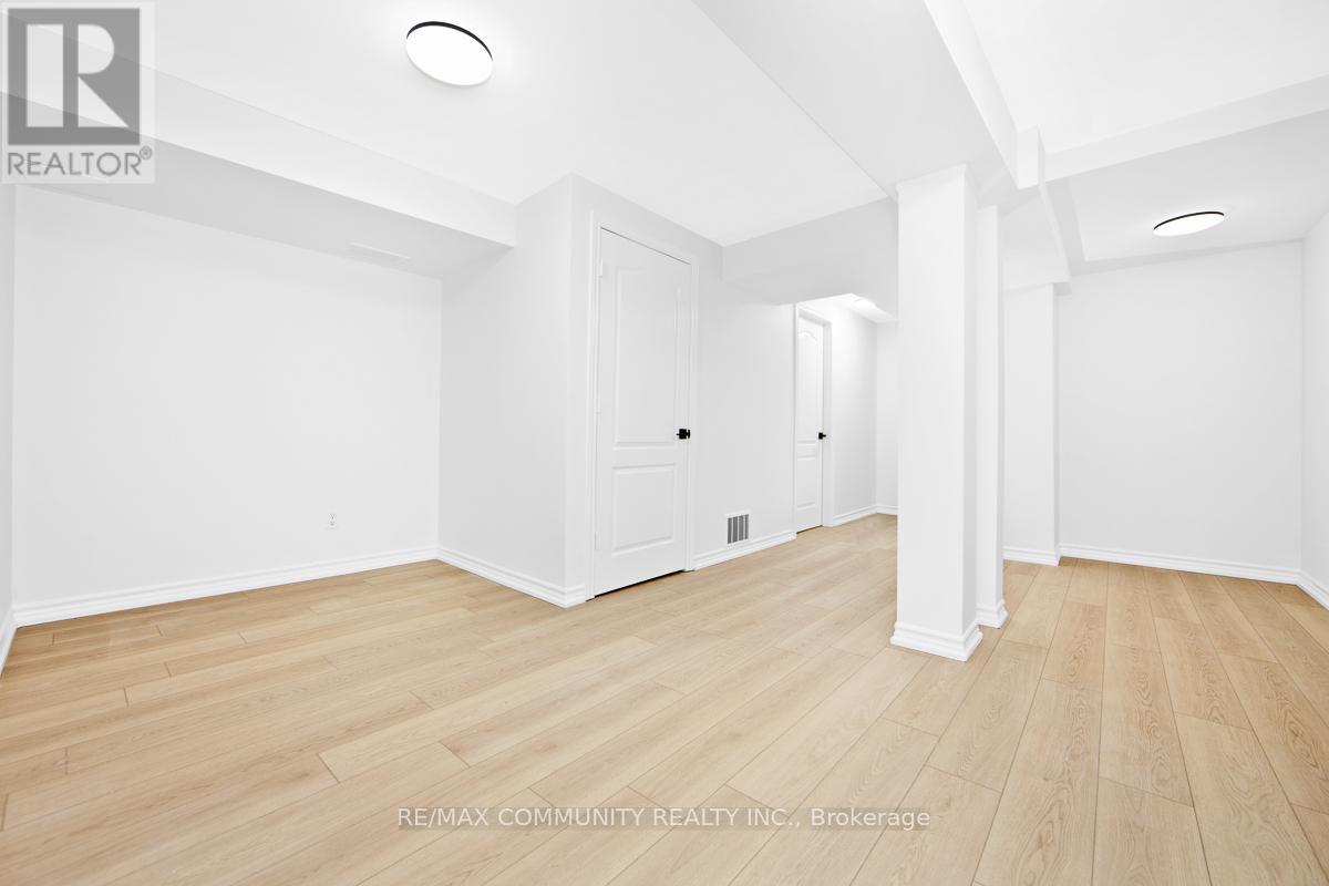 1049 Kennedy Circle, Milton, Ontario  L9T 5S5 - Photo 16 - W12829302