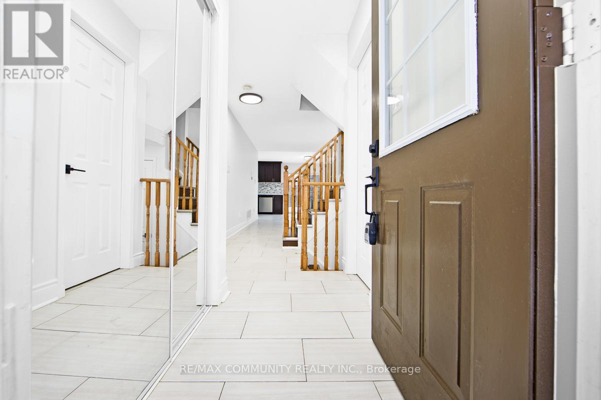 1049 Kennedy Circle, Milton, Ontario  L9T 5S5 - Photo 2 - W12829302