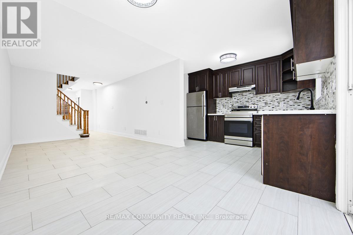 1049 Kennedy Circle, Milton, Ontario  L9T 5S5 - Photo 5 - W12829302