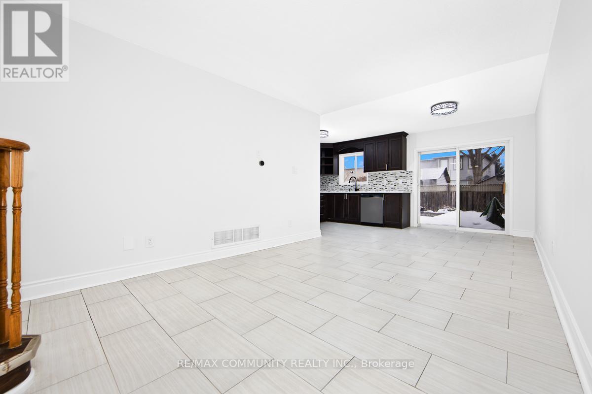 1049 Kennedy Circle, Milton, Ontario  L9T 5S5 - Photo 6 - W12829302