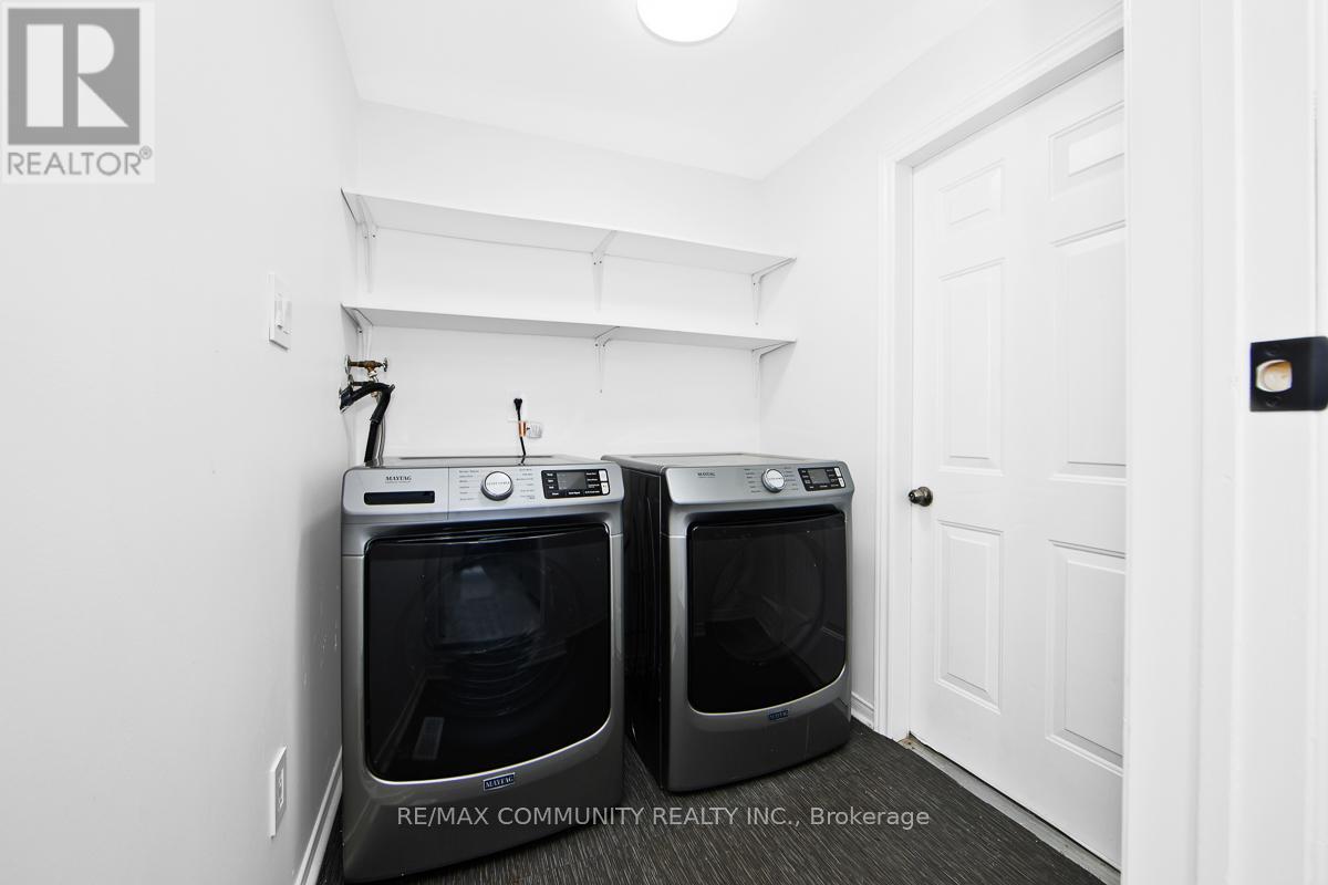 1049 Kennedy Circle, Milton, Ontario  L9T 5S5 - Photo 7 - W12829302