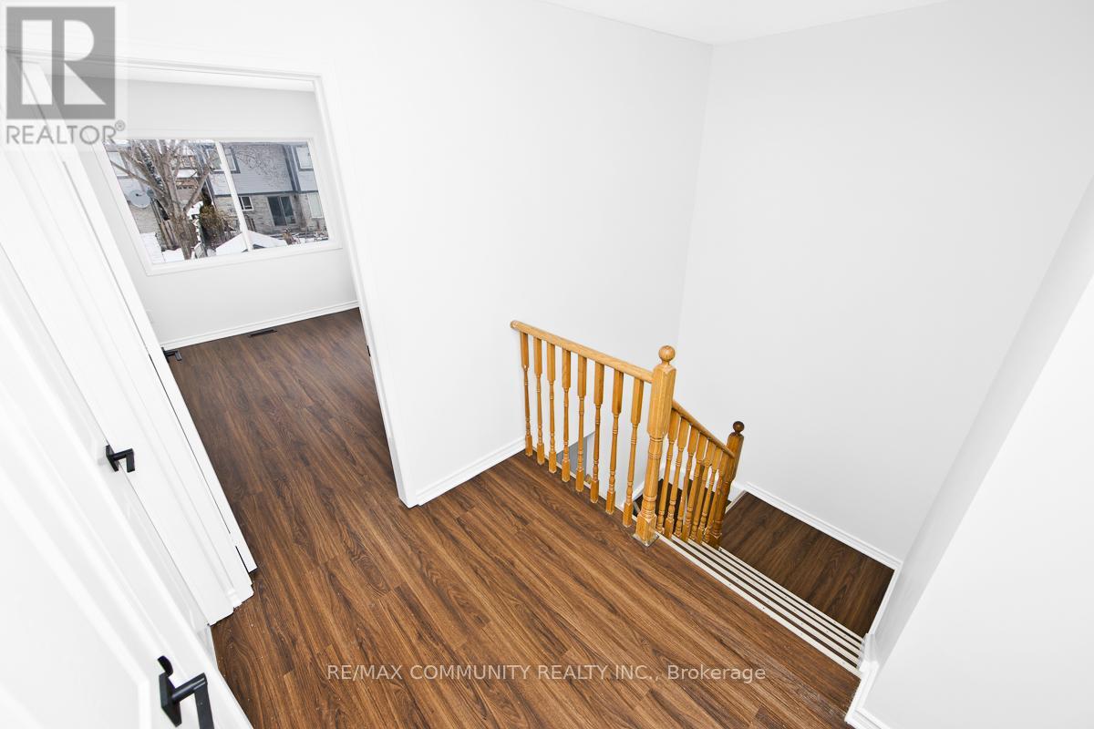 1049 Kennedy Circle, Milton, Ontario  L9T 5S5 - Photo 9 - W12829302