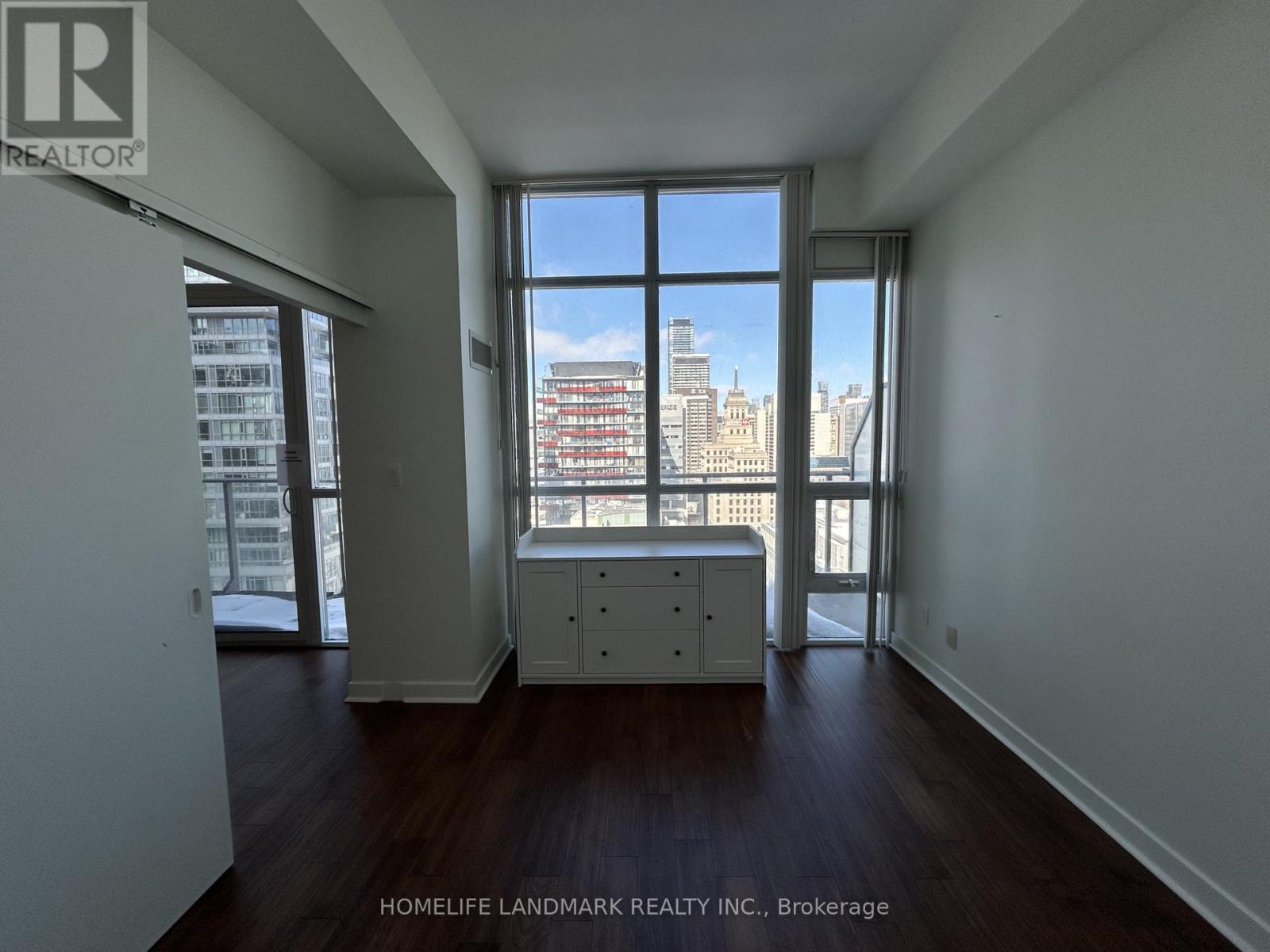 2206 - 126 Simcoe Street, Toronto, Ontario  M5H 4E6 - Photo 8 - C12823054