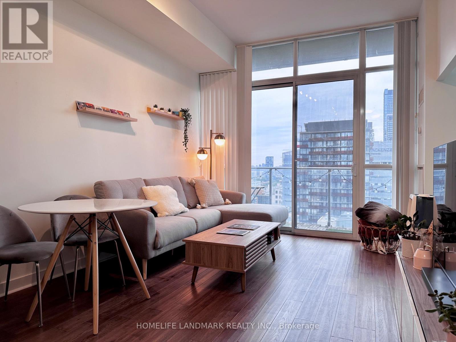 2206 - 126 SIMCOE STREET, Toronto, Ontario