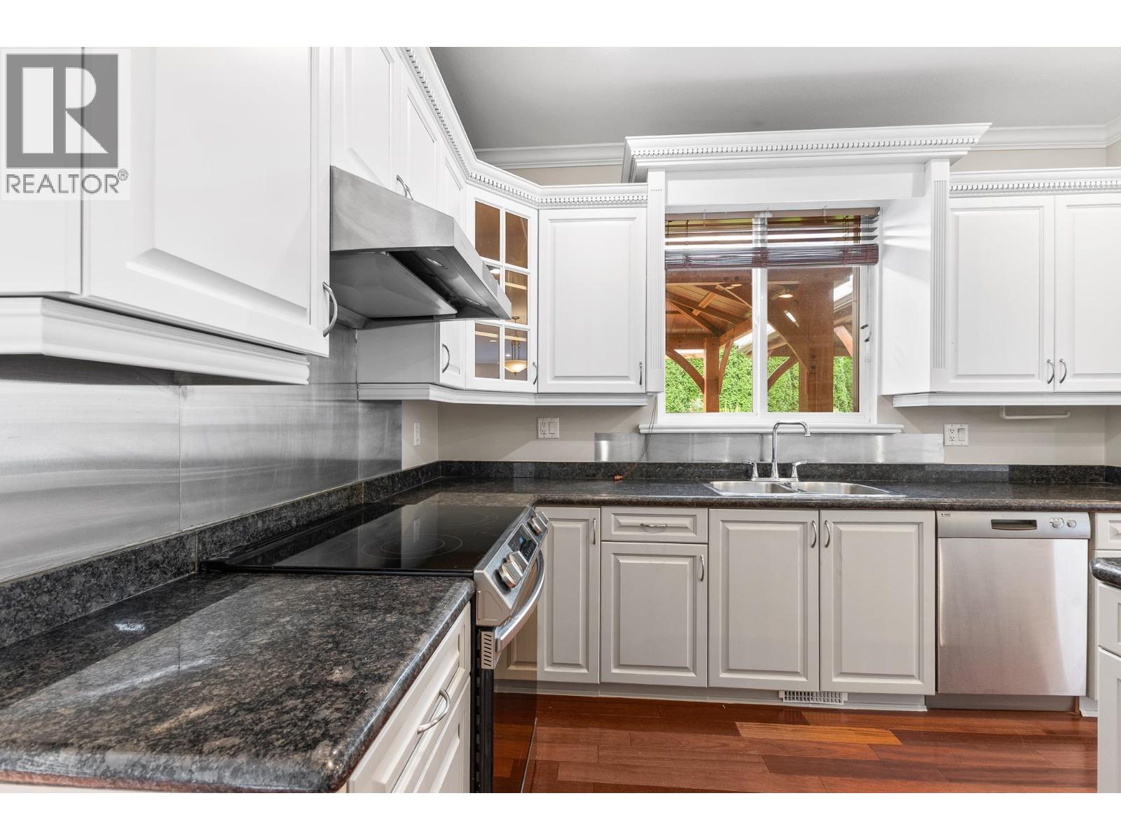 9160 Mona Avenue, Burnaby, British Columbia V3N 5A7 - Photo 8 - R3094181