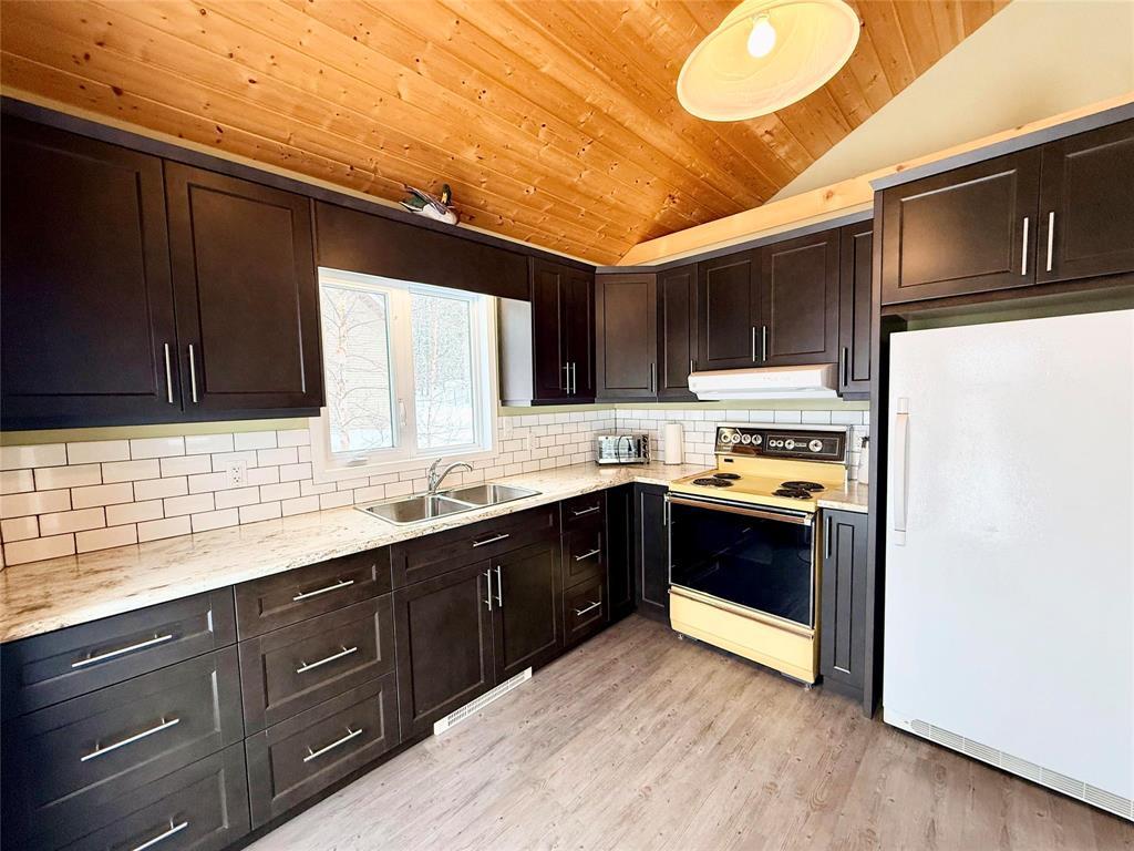 564 Goldeneye Lane, Duck Mountain Provincial Park, Manitoba  R0L 1Z0 - Photo 8 - 202603514