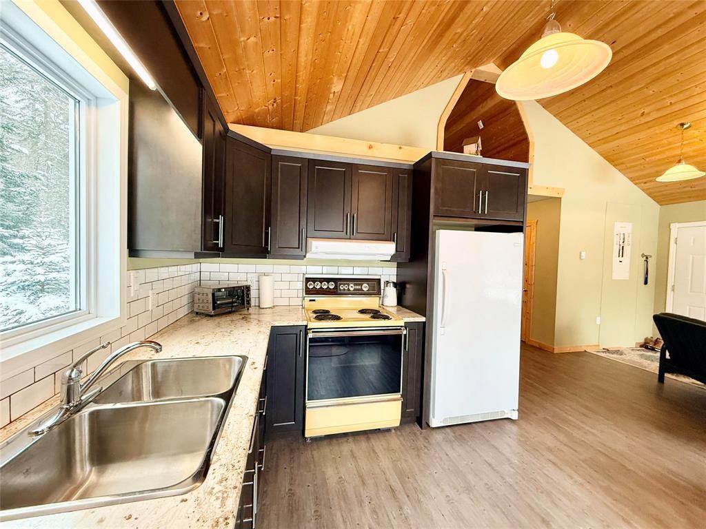 564 Goldeneye Lane, Duck Mountain Provincial Park, Manitoba  R0L 1Z0 - Photo 9 - 202603514