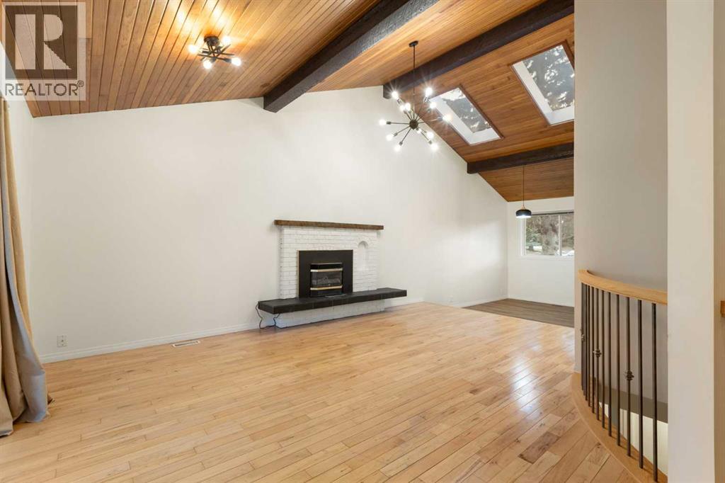 639 Canterbury Drive Sw, Calgary, Alberta  T2W 1J4 - Photo 4 - A2285699