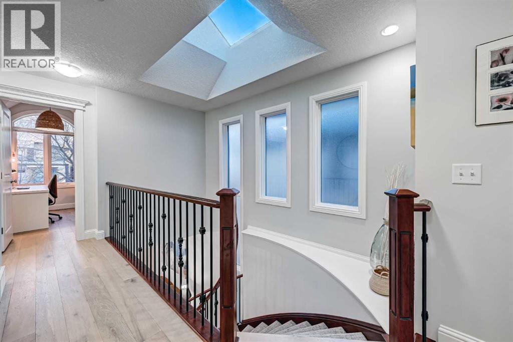 2037 47 Avenue Sw, Calgary, Alberta  T2T 2S7 - Photo 17 - A2285960