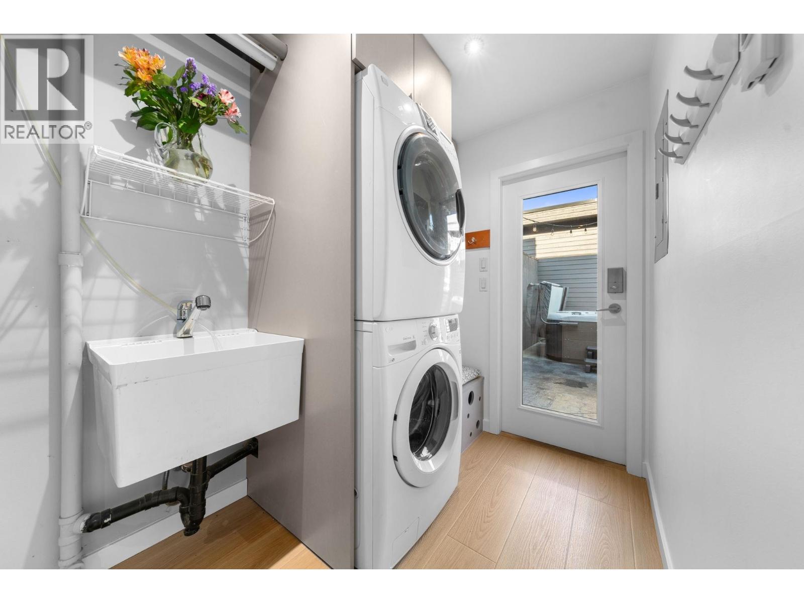 256 W 5th Street, North Vancouver, British Columbia  V7M 1K1 - Photo 31 - R3093674