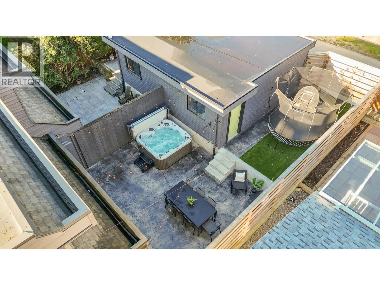 256 W 5th Street, North Vancouver, British Columbia  V7M 1K1 - Photo 3 - R3093674