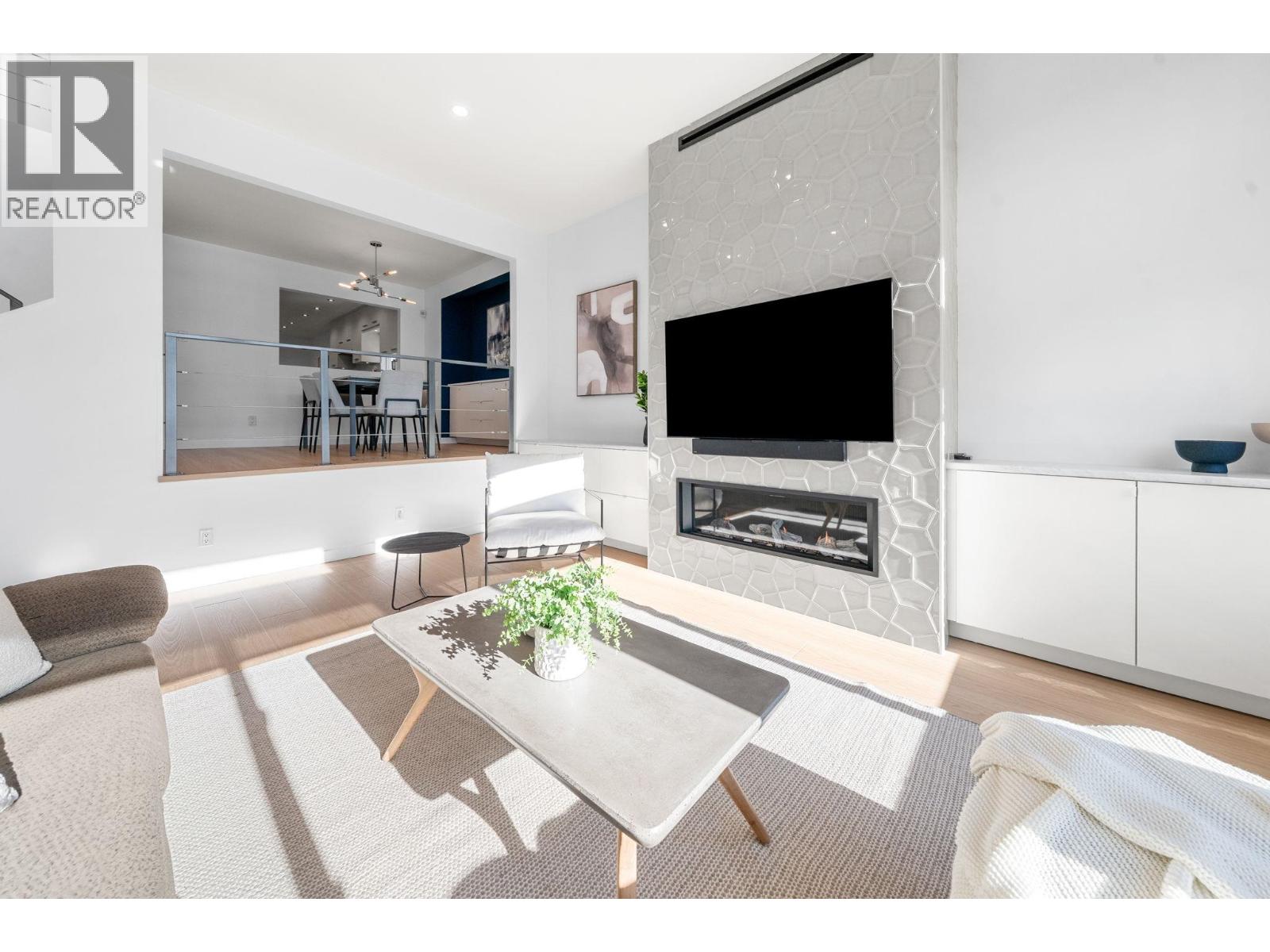 256 W 5th Street, North Vancouver, British Columbia  V7M 1K1 - Photo 5 - R3093674