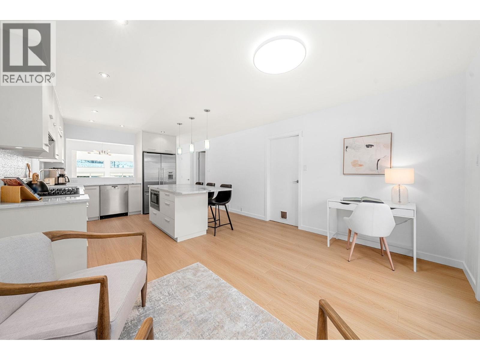 256 W 5th Street, North Vancouver, British Columbia  V7M 1K1 - Photo 13 - R3093674