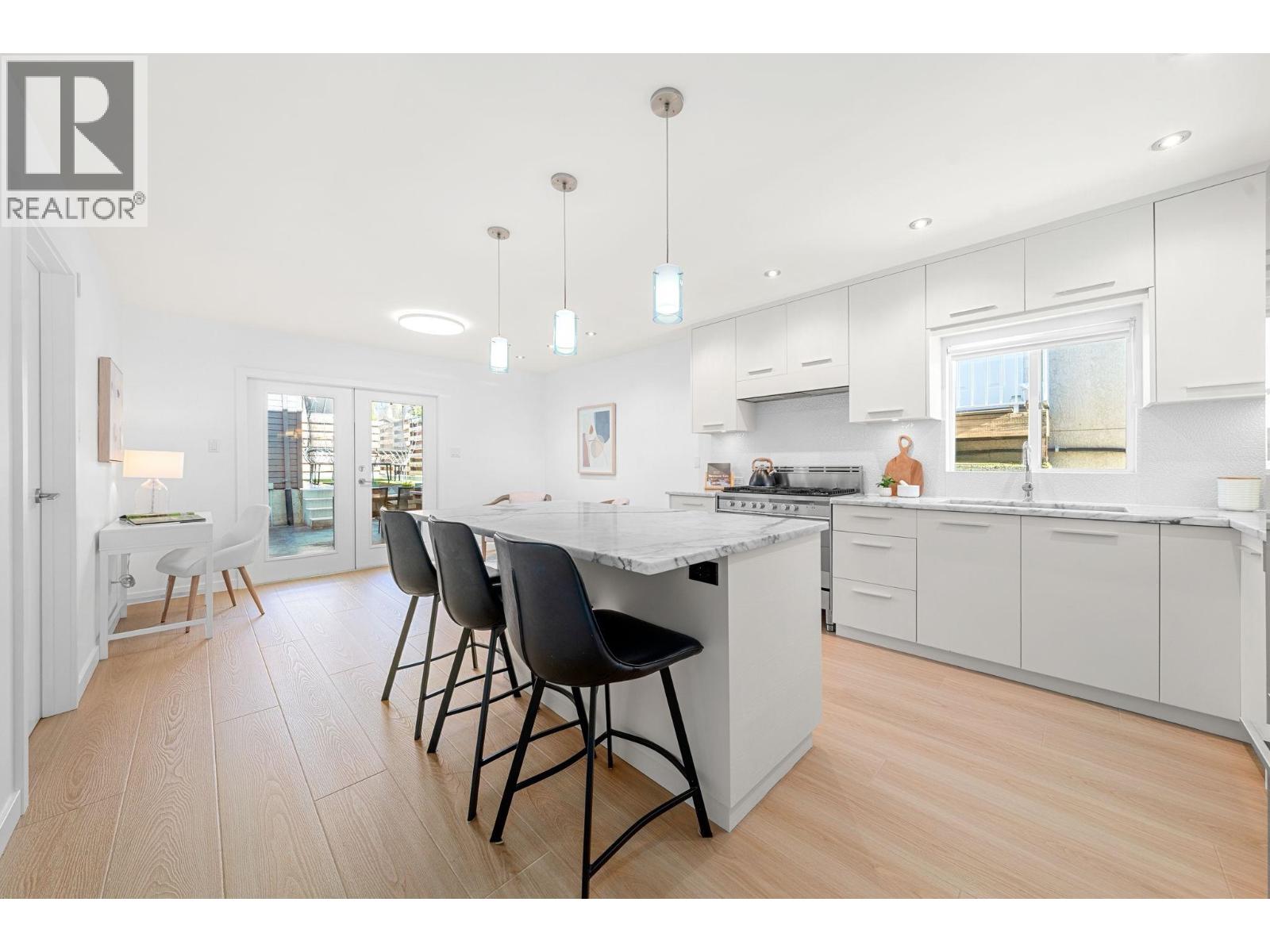 256 W 5th Street, North Vancouver, British Columbia  V7M 1K1 - Photo 11 - R3093674