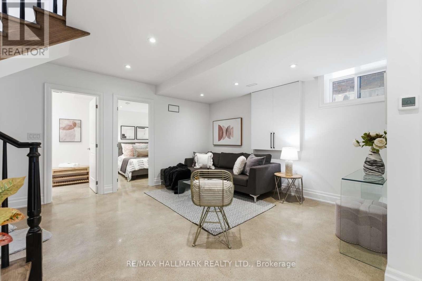 90 Garden Avenue, Toronto, Ontario  M6R 1H7 - Photo 25 - W12829326