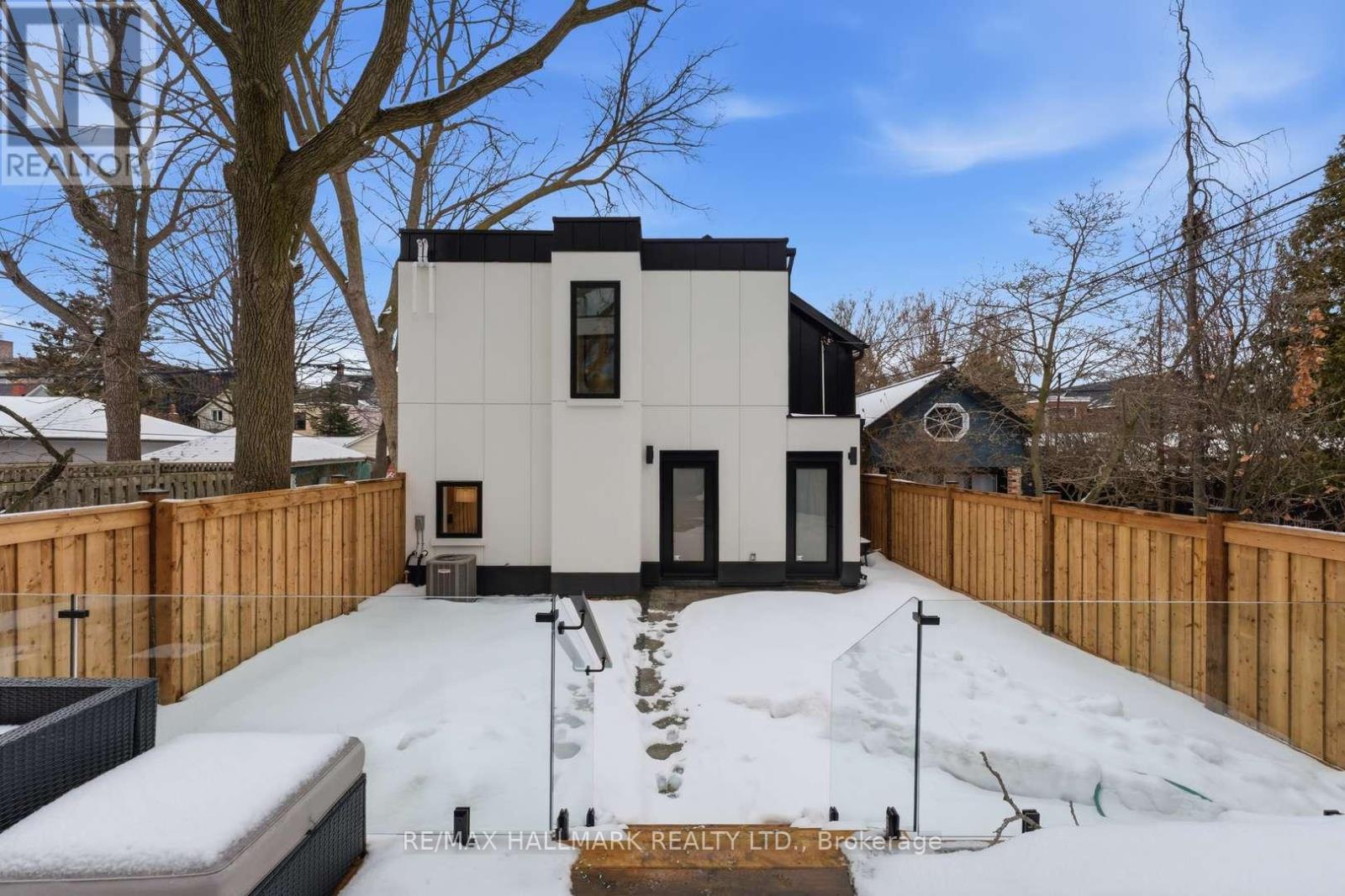 90 Garden Avenue, Toronto, Ontario  M6R 1H7 - Photo 29 - W12829326